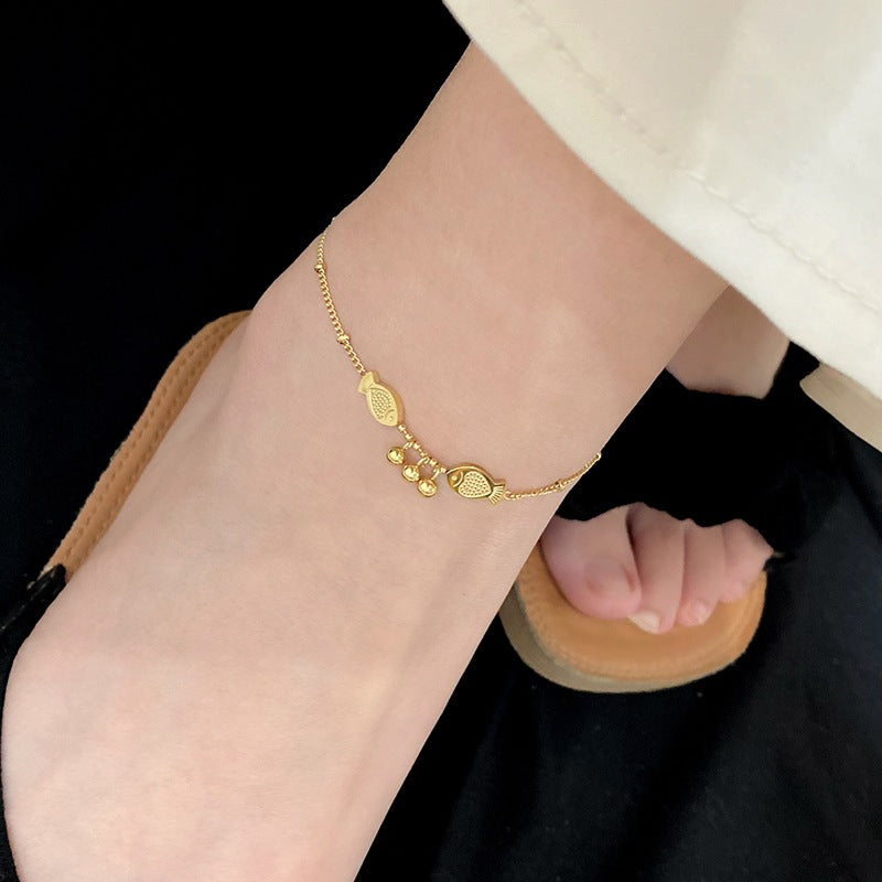 Cavigliera Minimalista Geometrica a Forma di Pesce da Donna con Perline Rotonde e Finitura di Pregio