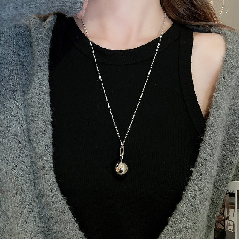 Collana con Pendente Geometrico Minimalista da Donna in Lega con Finitura Elettroplaccata — Catena Leggera per Maglione, Accessorio di Lusso Versatile