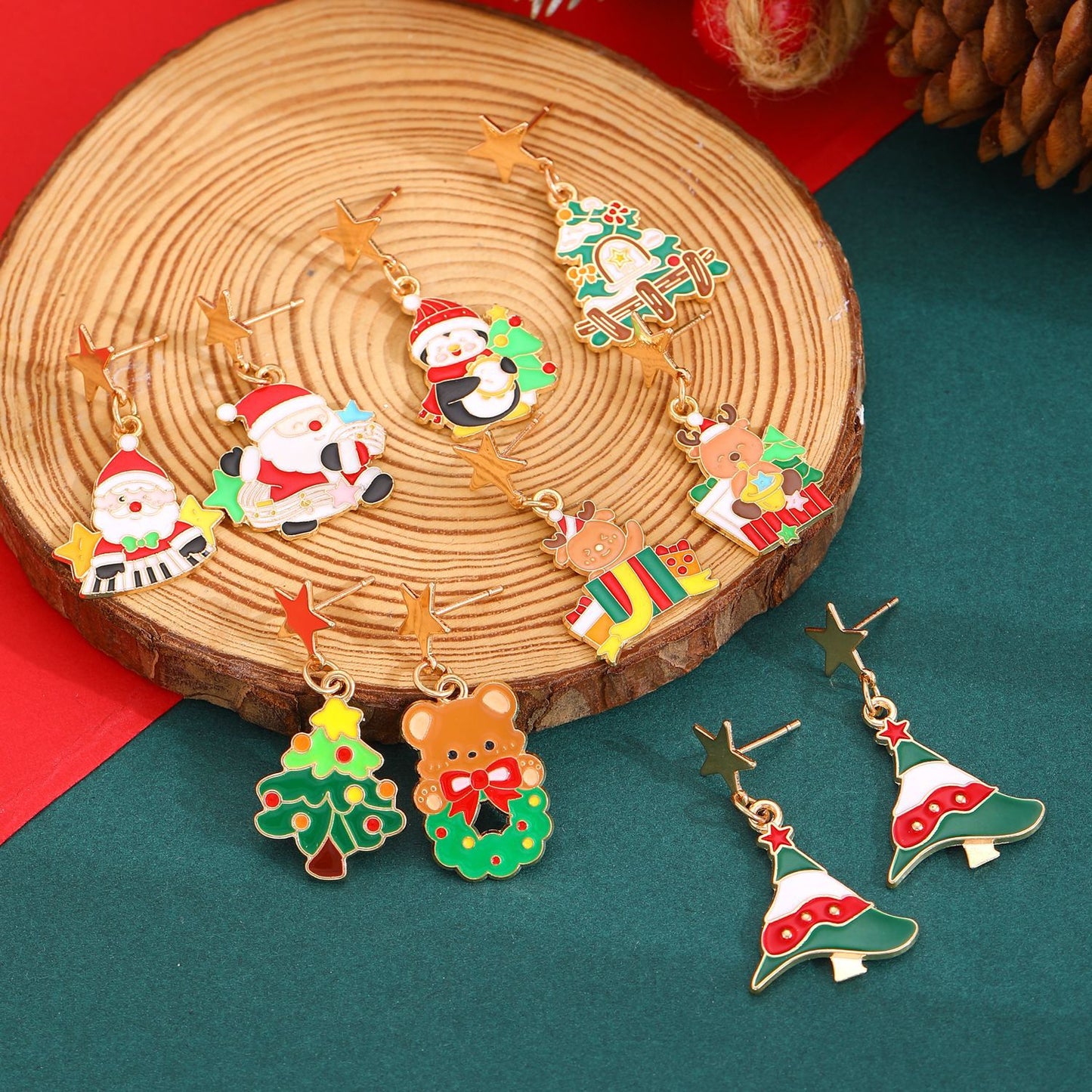 Orecchini Asimmetrici in Lega Stile Instagram Renna e Albero di Natale per Donna con Finitura Smaltata