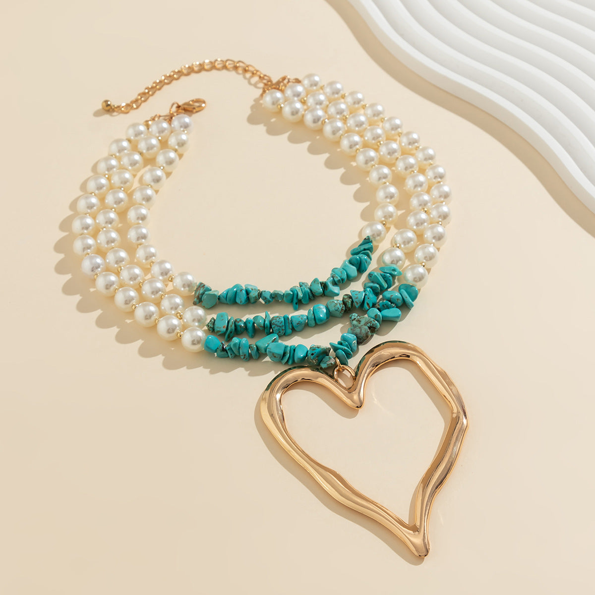 Collana vintage multistrato in turchese a forma di cuore grande da donna con ciondolo in lega e catena di perle placcate