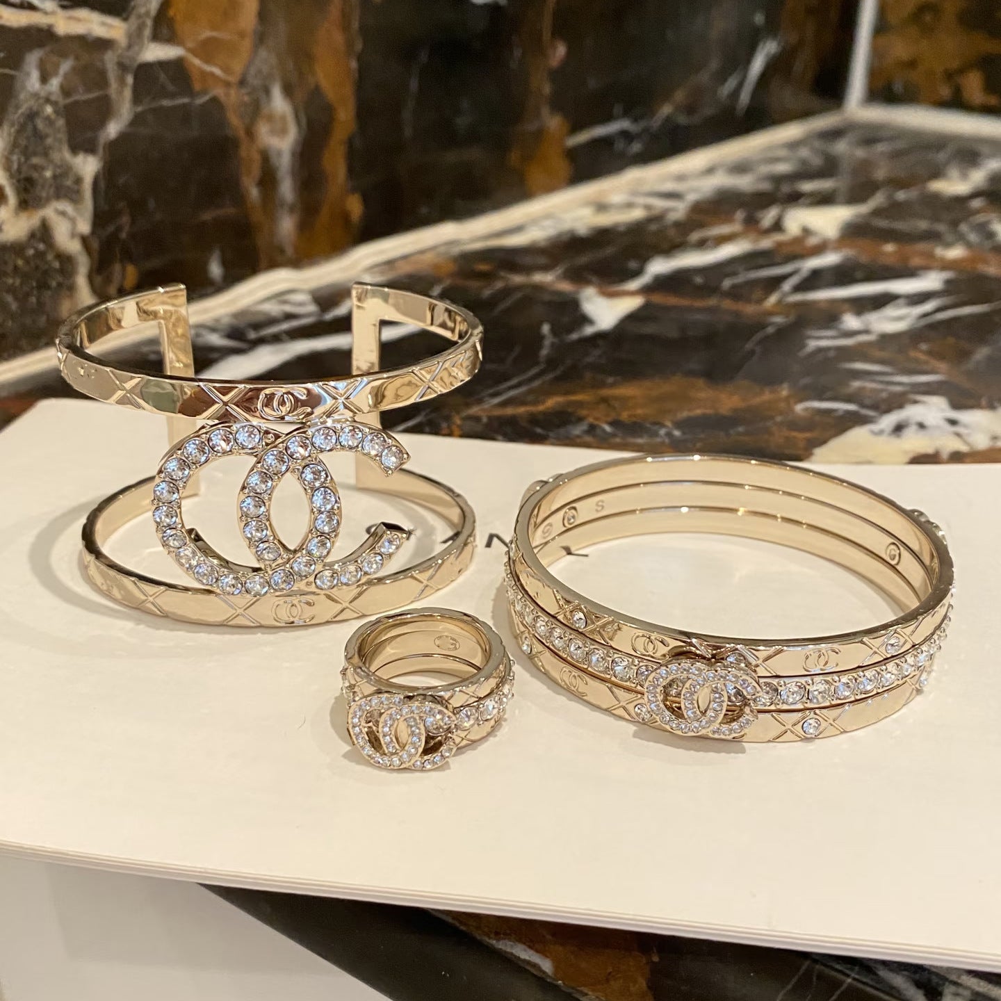 Set Anello e Bracciale in Ottone Placcato Oro Dolce Lusso con Lettera C per Donna
