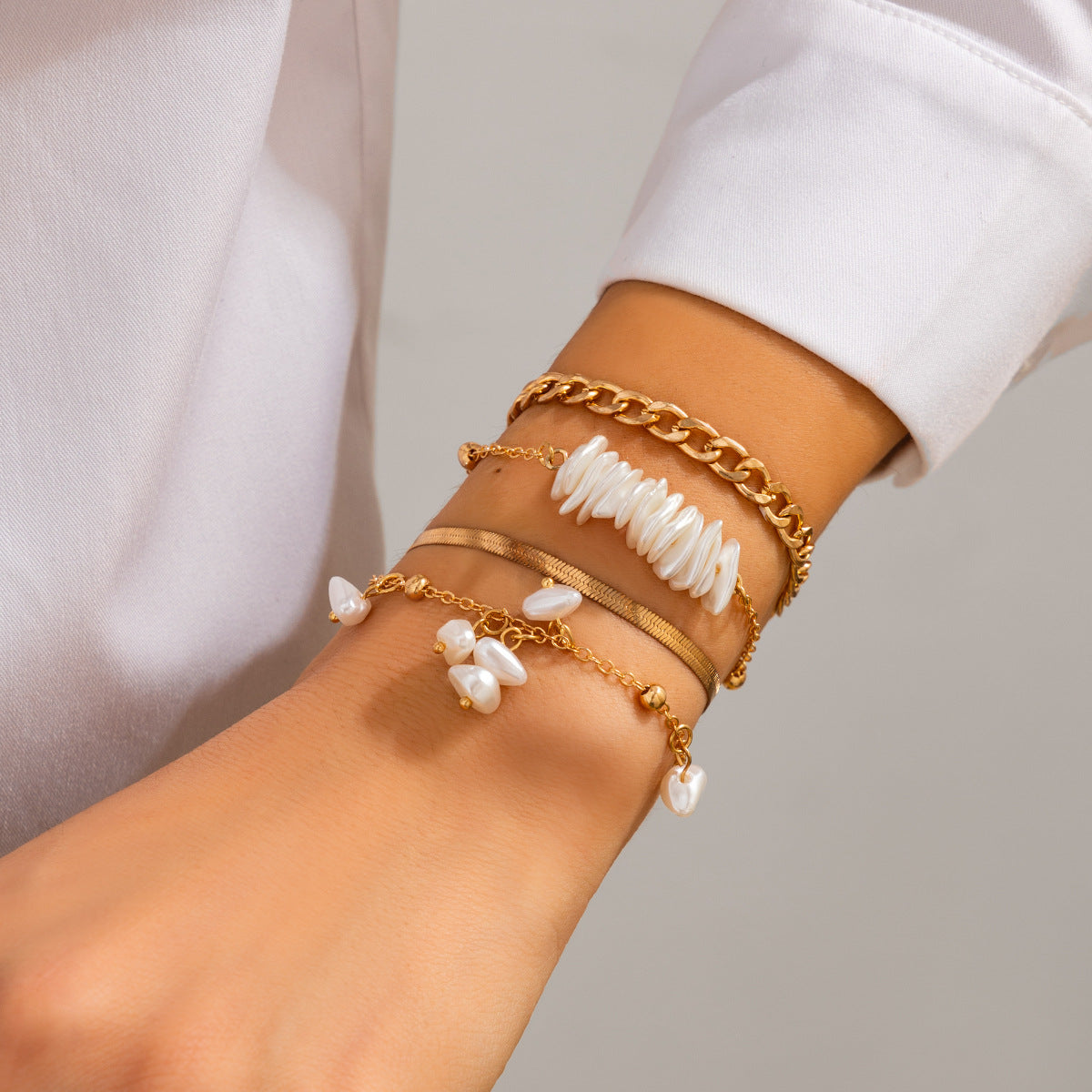 Minimalist Style Pearl-Style Beaded Portrait Pendant Bracelet with Heart and Star Charms, Plated Finish
