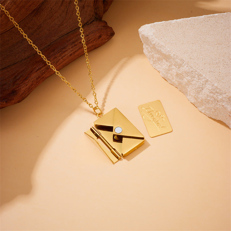 Collar con colgante en forma de sobre de moda de acero inoxidable chapado en oro para mujer