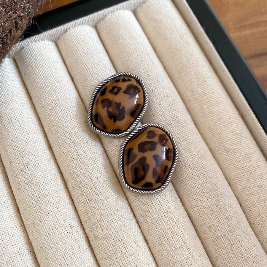 Pendientes de tuerca retro geométricos con diseño de estampado de leopardo con textura de terciopelo para mujer, aleación galvanizada, accesorio de moda minimalista de lujo