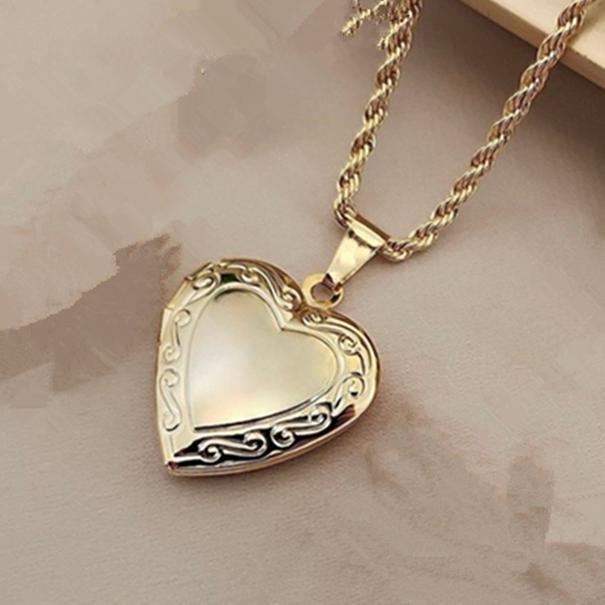 Vintage Style Heart-Shaped Opening Locket Necklace in Stainless Steel with Titanium Steel Pendant and Polished Finish