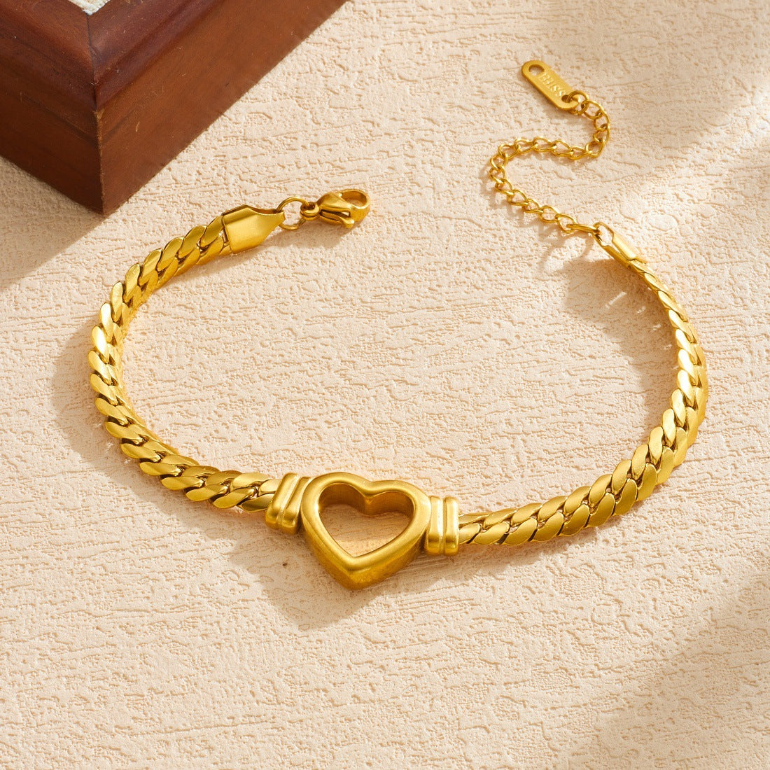 Vintage Elegant Heart Gold Plated Stainless Steel Rope Chain Bracelet for Women