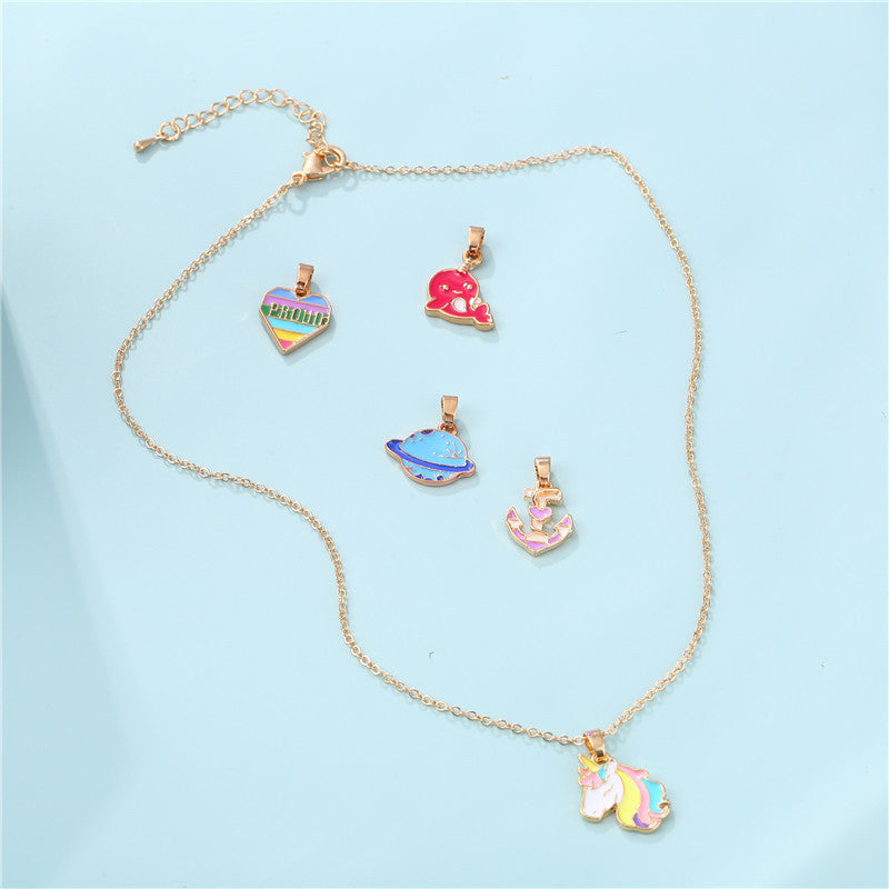 Collana con ciondolo a catena barbazzale in lega con animale da cartone animato a goccia d'olio