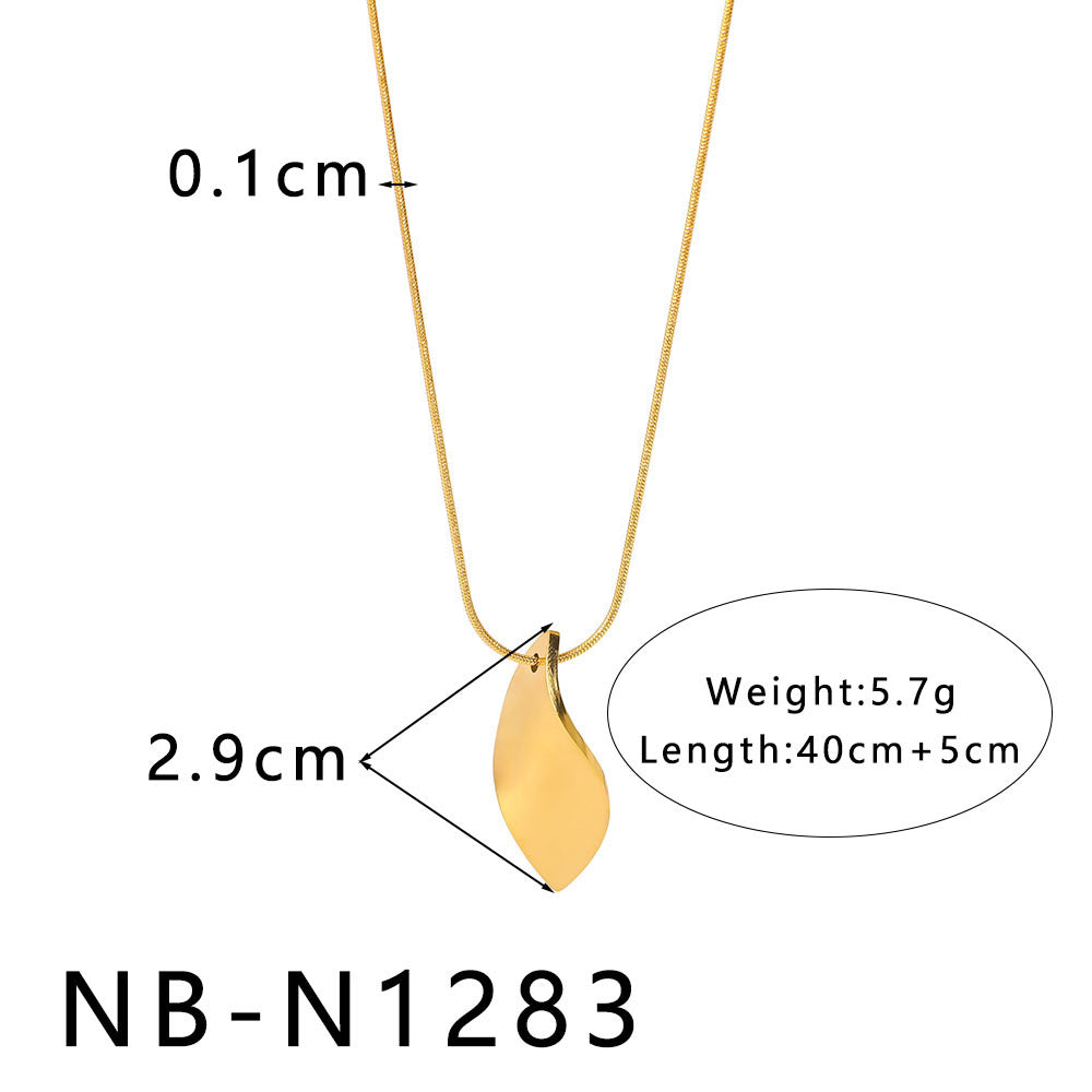 Collana Minimalista con Ciondolo Geometrico in Acciaio al Titanio con Placcatura in Oro 18K su Catena O per Donna