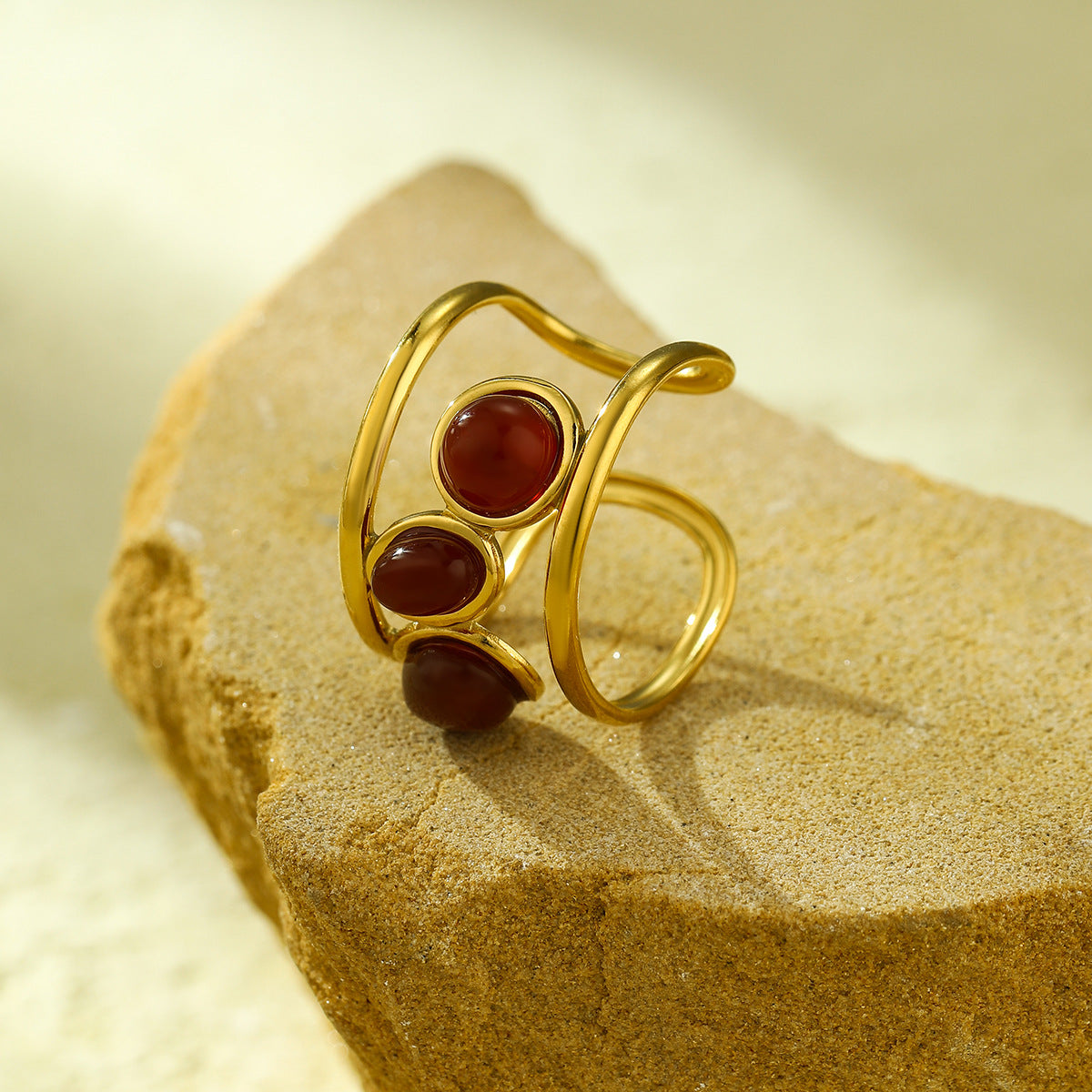 Anello Minimalista da Donna in Acciaio al Titanio con Intarsi Turchesi e Finitura Placcata