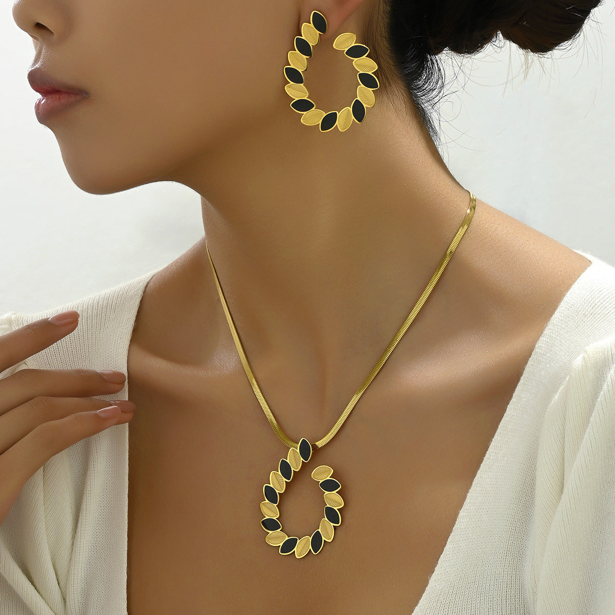 Conjunto de collar largo y pendientes de moda para mujer con diseño de hojas en cobre con acabado esmaltado