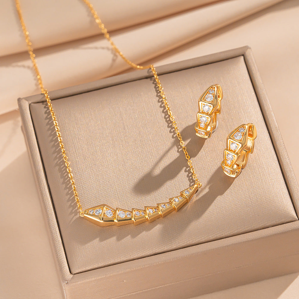 Set di Collana e Orecchini con Ciondolo a Goccia a Cuore Minimalista di Lusso in Acciaio al Titanio con Intarsi di Strass e Placcatura in Oro su Catena a O