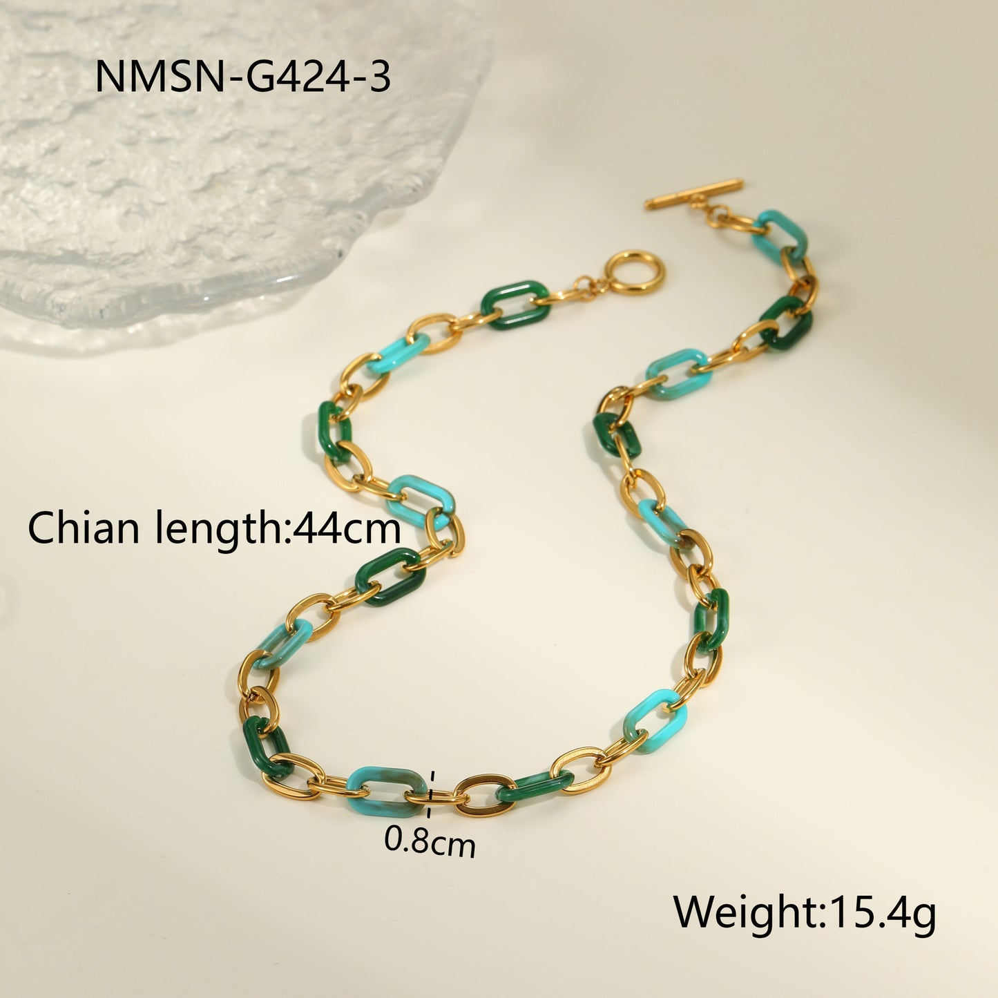 Collana da donna alla moda in acciaio inossidabile con elementi geometrici, inserti in resina e finitura placcata