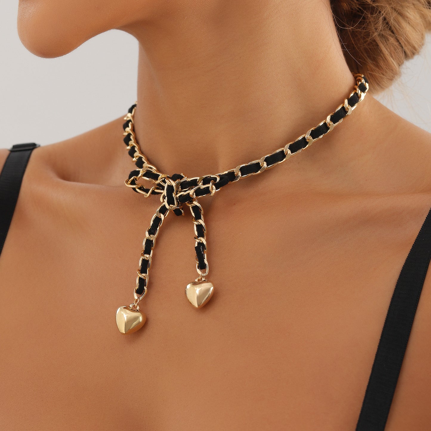 Minimalist Heart-Shaped Velvet-Wrapped Pendant Necklace with Plated Alloy Charm and Delicate Layered Collar Chain for Women