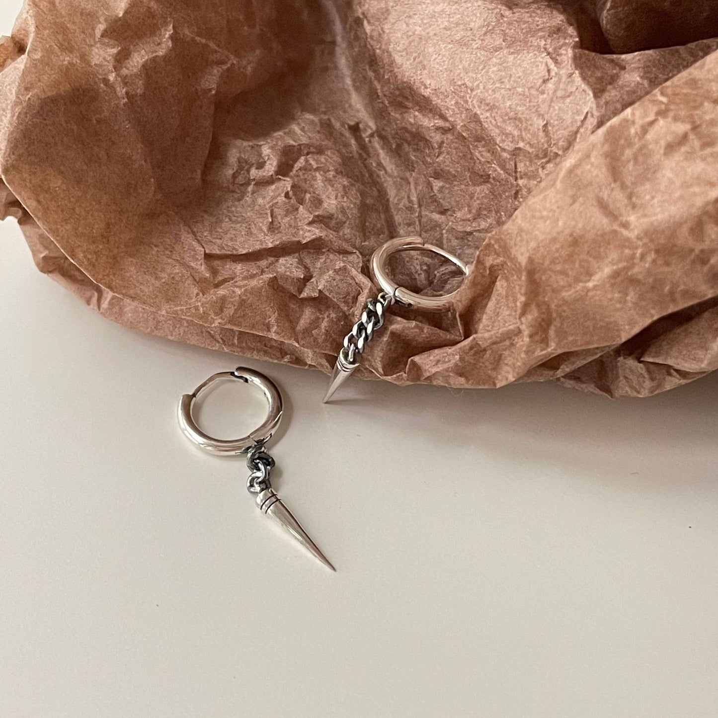 Pendientes de remache largos de plata de ley 925 con forma de estrella minimalista vintage para mujer con acabado artesanal
