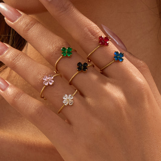 Anillo minimalista de acero inoxidable con forma de trébol de cuatro hojas y acabado galvanizado para mujer