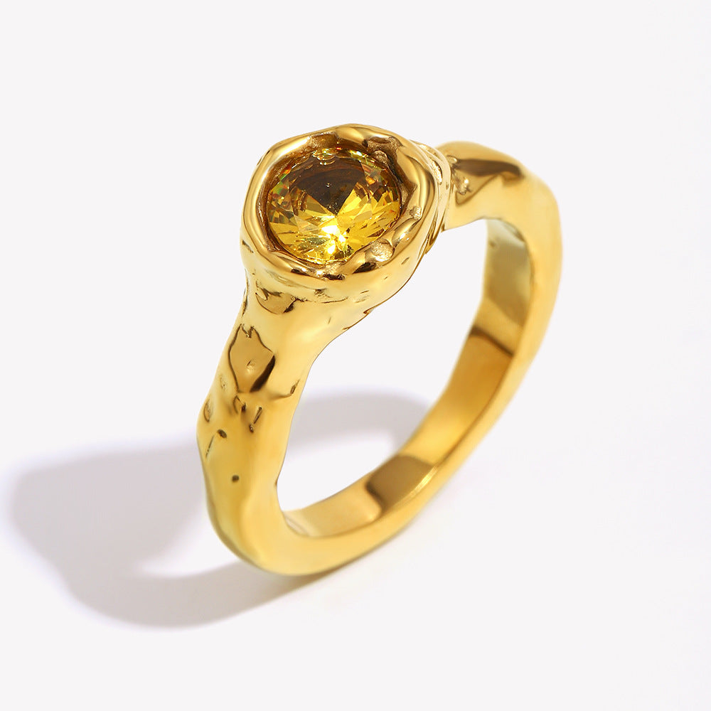 Anello minimalista geometrico in acciaio inossidabile con placcatura in oro 18 carati e singolo zircone cubico da donna