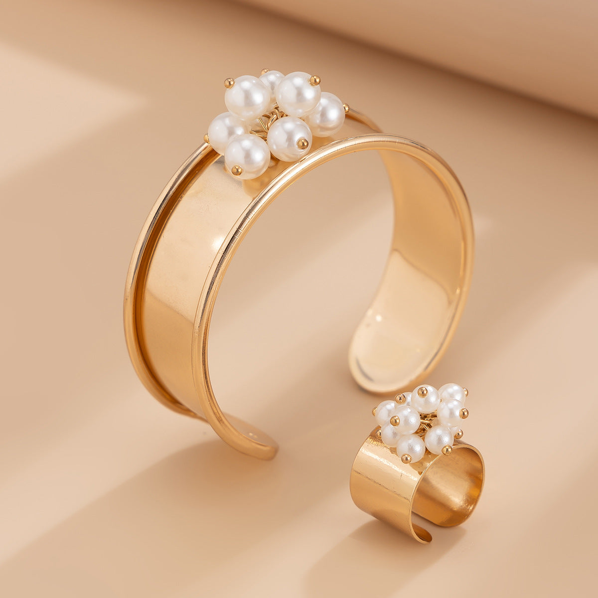 Electroplated Iron Bracelet Set with Imitation Pearl Pendant for Women
