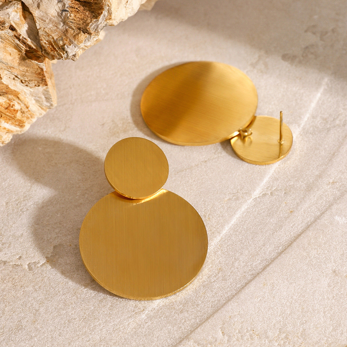 Aretes de Acero Inoxidable con Diseño Geométrico Redondo Minimalista y Baño de Oro para Mujer