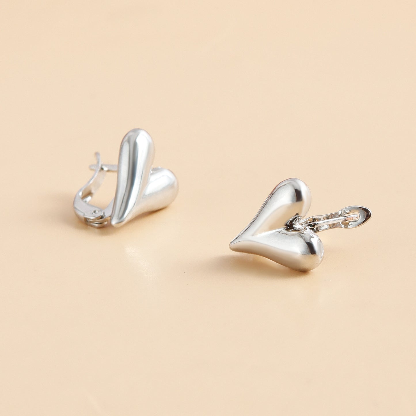Fashionable Heart-Shaped Alloy Stud Earrings for Women with Plated Finish, Elegant and Versatile Everyday Jewelry
