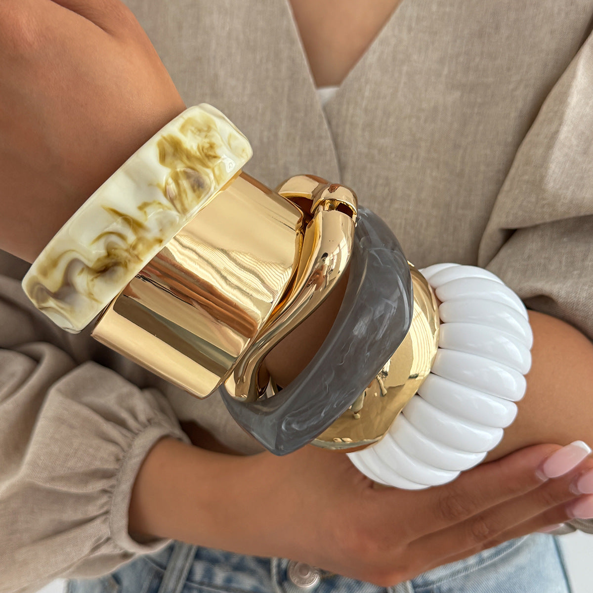 Minimalist Luxury Geometric Oval Gradient Resin Plated Wide Cuff Bracelet