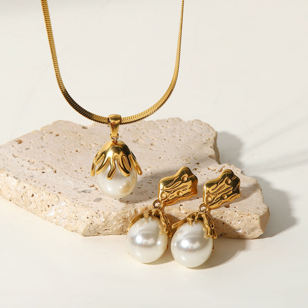 Baroque-Style Freshwater Pearl Pendant Necklace for Women with Geometric Design Stainless Steel Chain and Electroplated Finish