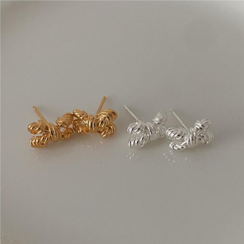 Pendientes de tuerca minimalistas de nudo de mariposa para mujer en plata de ley 925 con baño de oro