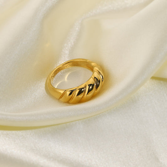 Anillo minimalista geométrico de acero inoxidable con chapado al vacío de 18 quilates para mujer