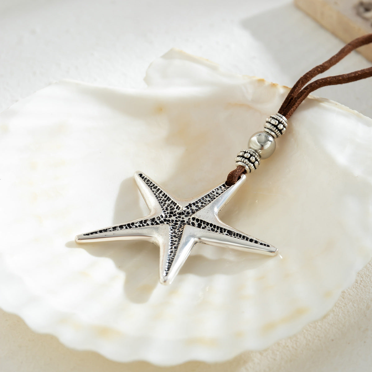 Collar con colgante de aleación de zinc con forma de estrella, estilo vacaciones para mujer, con acabado chapado y temática minimalista del océano