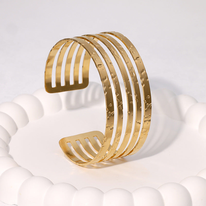 Luxury Minimalist Hammered Texture 18K Gold Plated Stainless Steel Open Bangle for Women