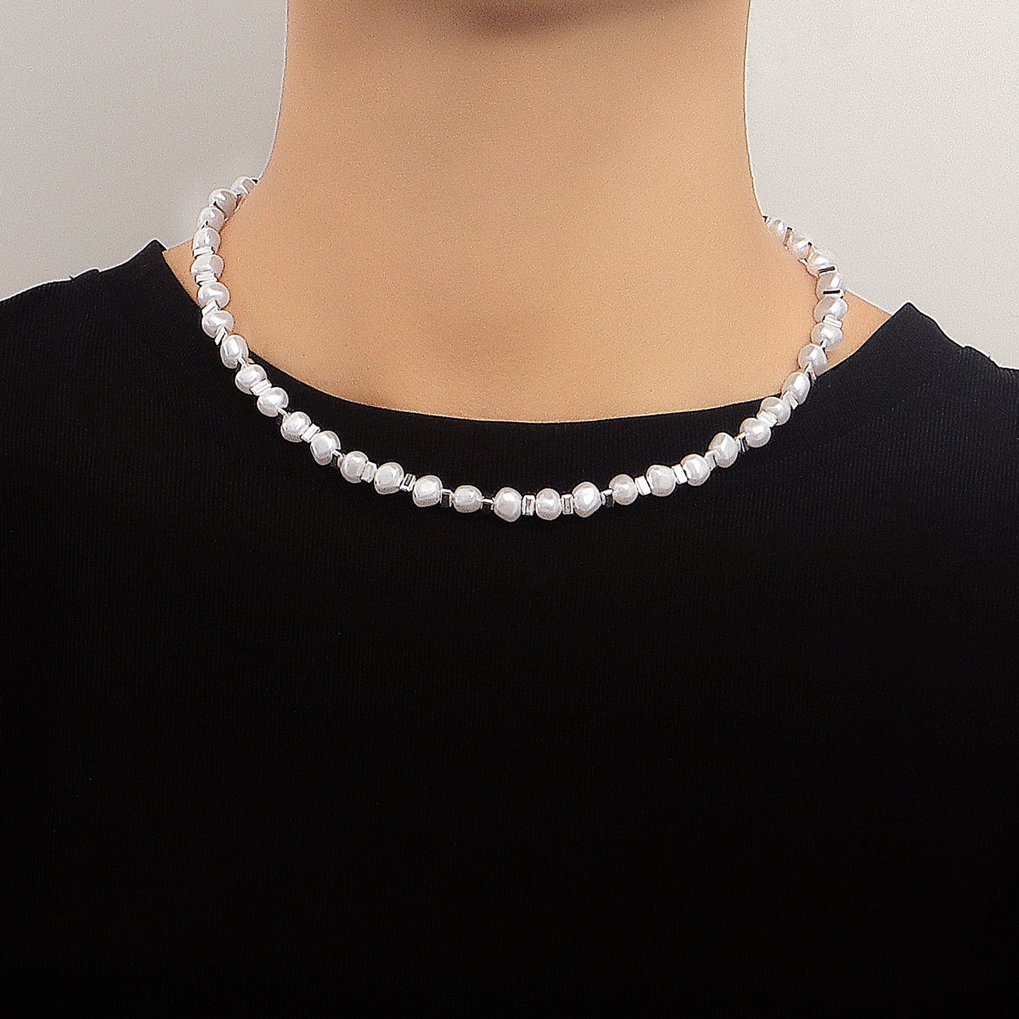 Minimalist Triangular Alloy Necklace for Women with Plated Finish and Geometric Design