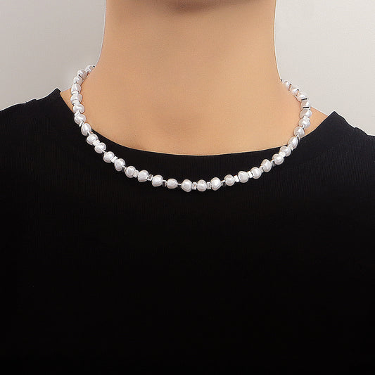 Collar Minimalista Triangular de Aleación para Mujer con Acabado Galvanizado y Diseño Geométrico