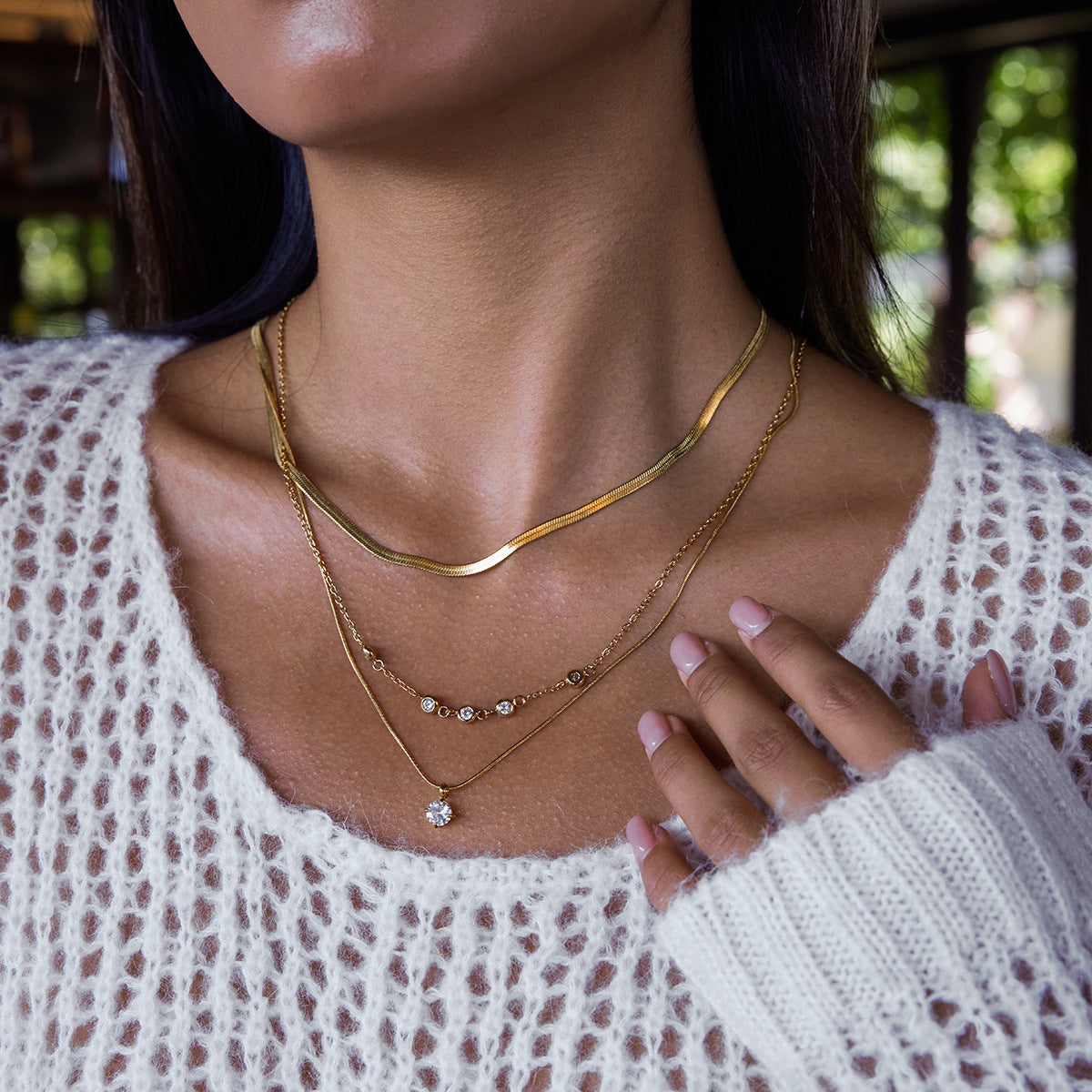Collana Minimalista Geometrica da Donna in Acciaio Inox con Accenti in Zircone, Catena a Clavicola in Acciaio al Titanio con Finitura Placcata