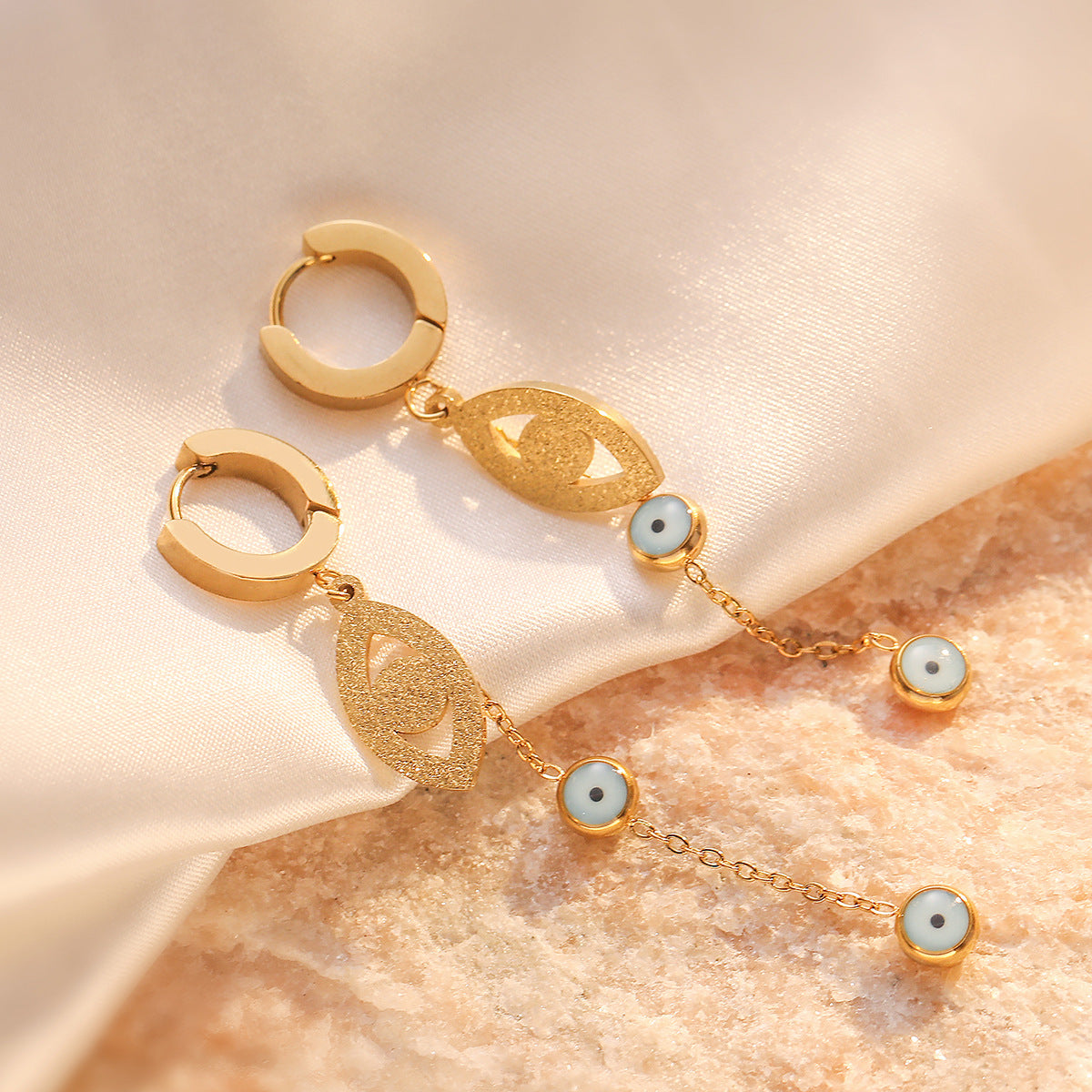 Orecchini da donna minimalisti con occhio di demone geometrico in acciaio al titanio, gioielli per l'orecchio alla moda ipoallergenici