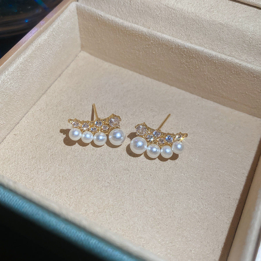 Orecchini a perno con perla, geometrici, eleganti e minimalisti, con intarsio di zirconi, da donna