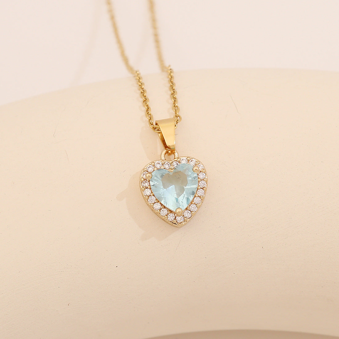 Collana con Pendente a Cuore alla Moda in Acciaio Inossidabile con Zirconi Micro-Incastonati, Catenina Clavicola Elettroplaccata