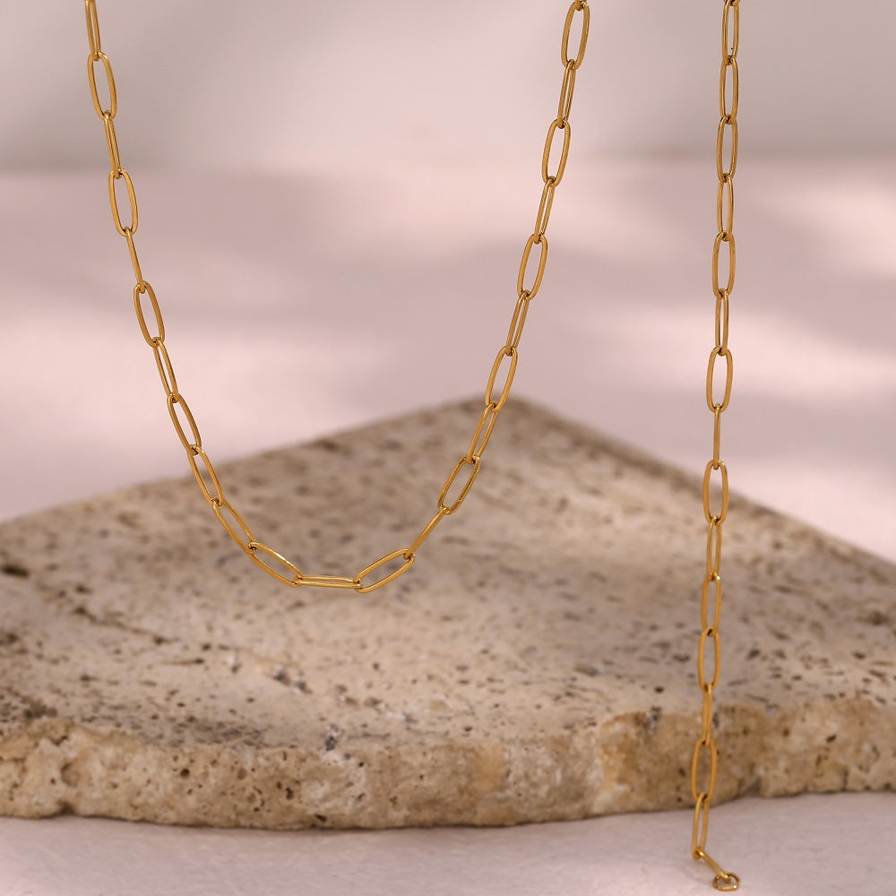 Collana con ciondolo a spilla da balia geometrica minimalista da donna in acciaio inossidabile placcato oro 18 carati