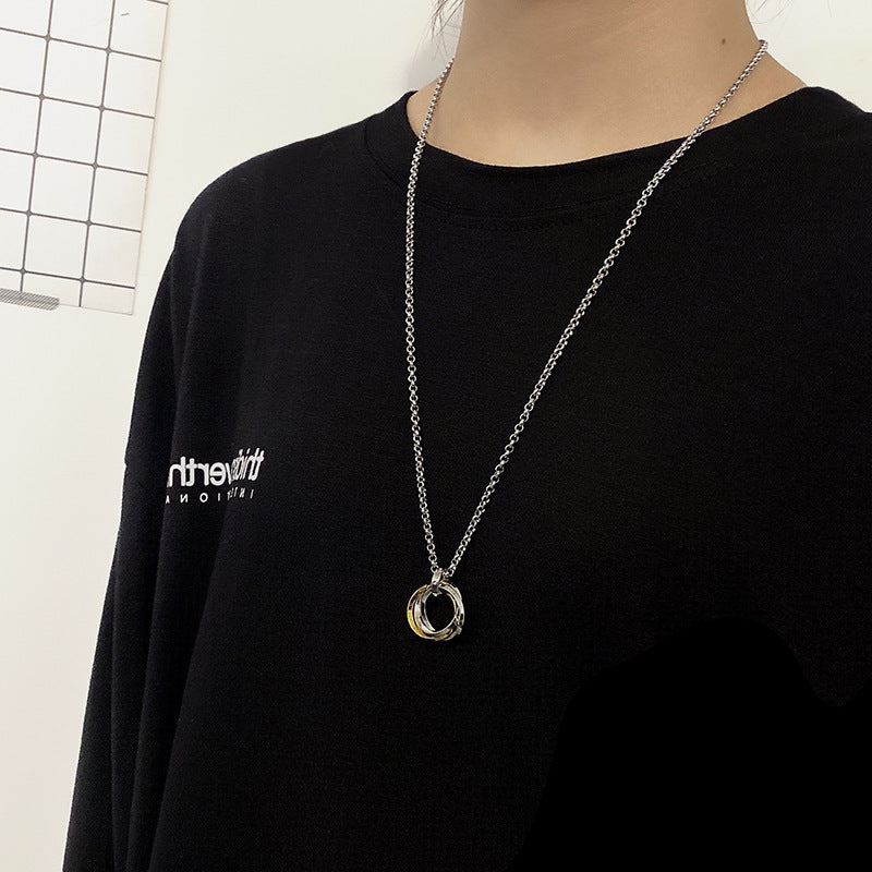 Collar Minimalista de Acero de Titanio Geométrico con Acabado Pulido para Hombre y Mujer con Colgante de Cadena O