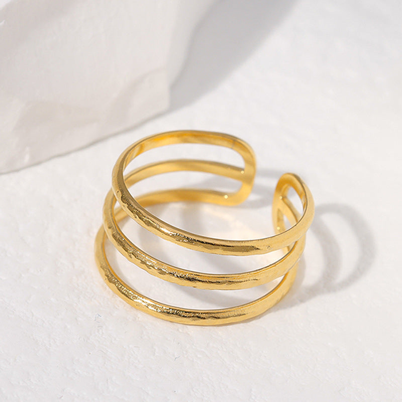 Anello aperto da donna minimalista geometrico in acciaio al titanio con finitura placcata, fascia impilabile in acciaio inossidabile