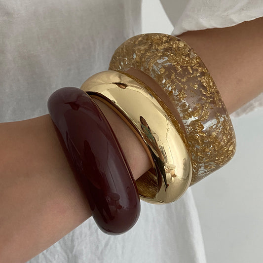 Bracciale minimale in acrilico a C con effetto Ombré a lamina d'oro e finitura placcata da donna
