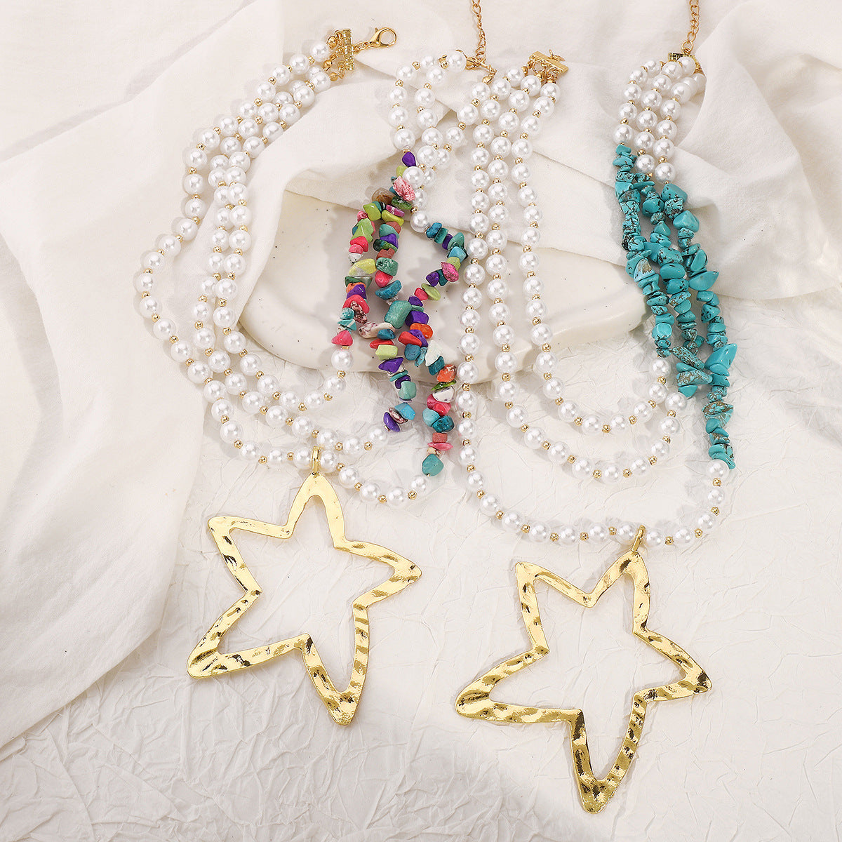 Collana multistrato vintage con stella, perline turchesi e ciondolo geometrico in lega