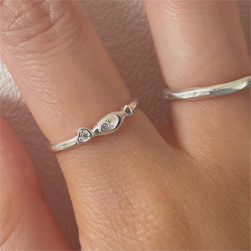 Minimalist Sweet 925 Sterling Silver Geometric Fish Ring with Cubic Zirconia for Women