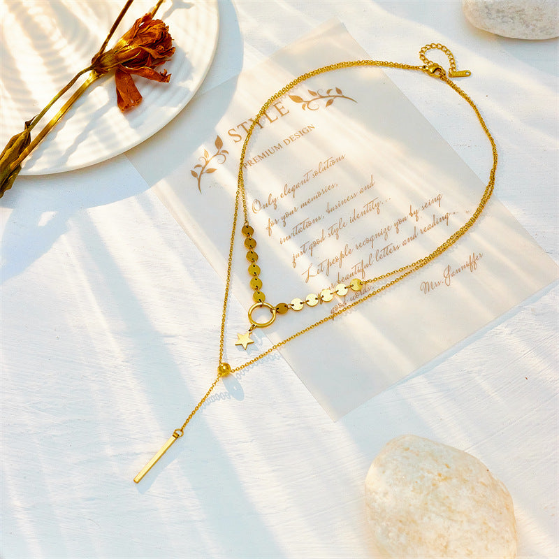 Collana a pendente a strati bicolore minimalista con nappa e ciondolo a stella in acciaio al titanio con finitura placcata