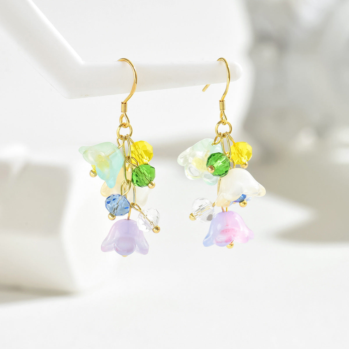 Orecchini Freschi Floreali con Design Fiore di Lillà Intrecciato a Mano in Lega con Perno in Acciaio Inossidabile