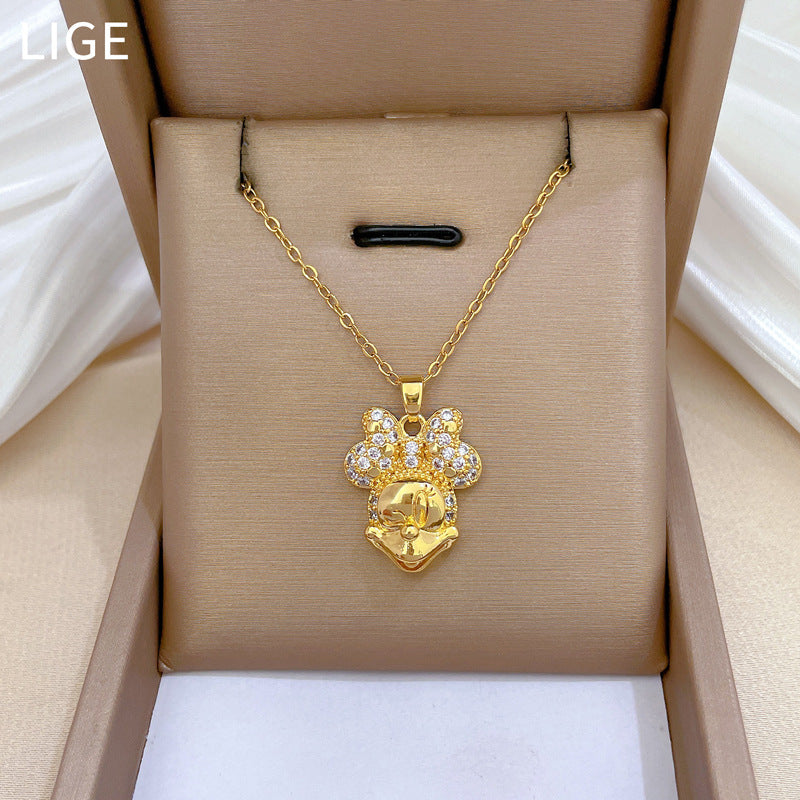 Collana con ciondolo a farfalla in strass di lusso da donna, catena in acciaio al titanio, gioielli delicati per clavicola, design geometrico elegante