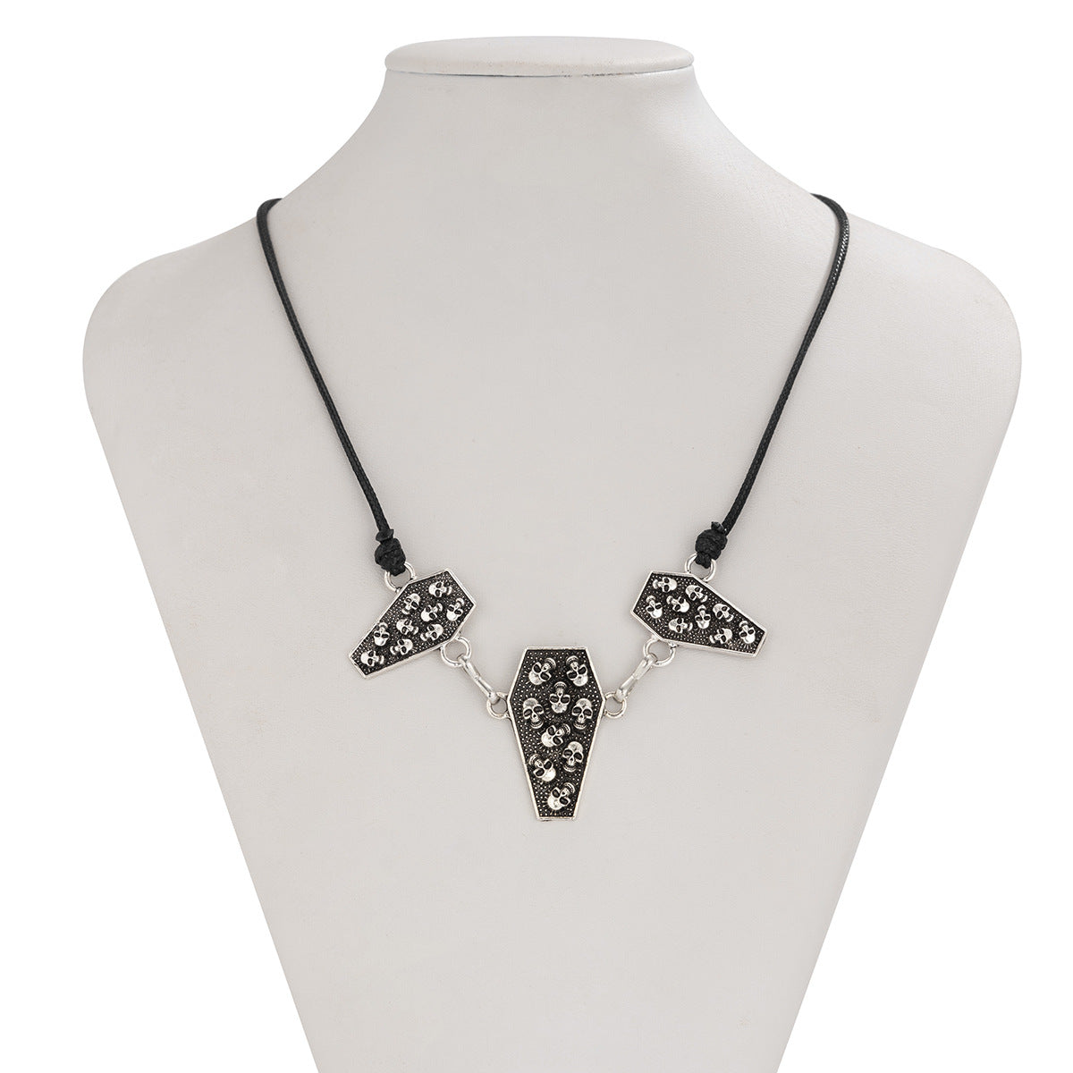 Collar de cadena con calavera geométrica estilo gótico oscuro y colgante con aleación bañada y detalle de borla