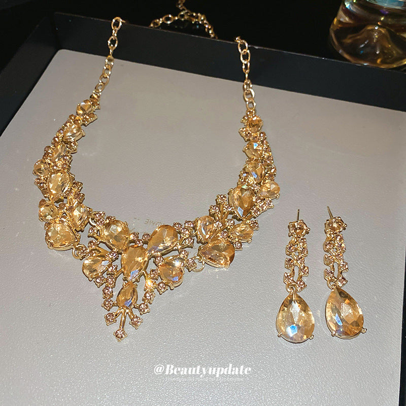 Set di collana e orecchini pendenti a goccia stile vintage in lega con strass intarsiati da donna