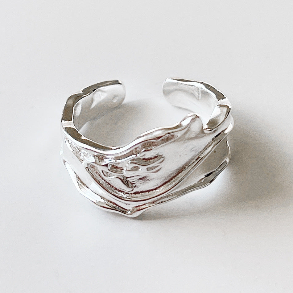 Anello aperto gotico minimalista in argento sterling 925 testurizzato effetto stropicciato