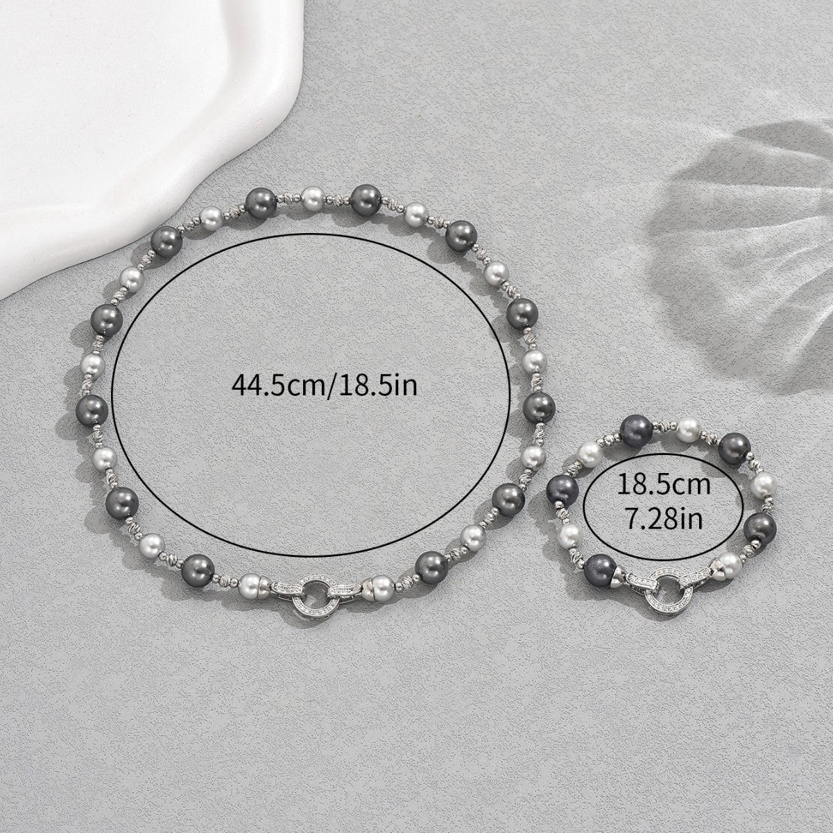 Set Collana e Bracciale da Donna Stile Geometrico Perla con Intarsio di Zirconi e Ciondolo in Rame