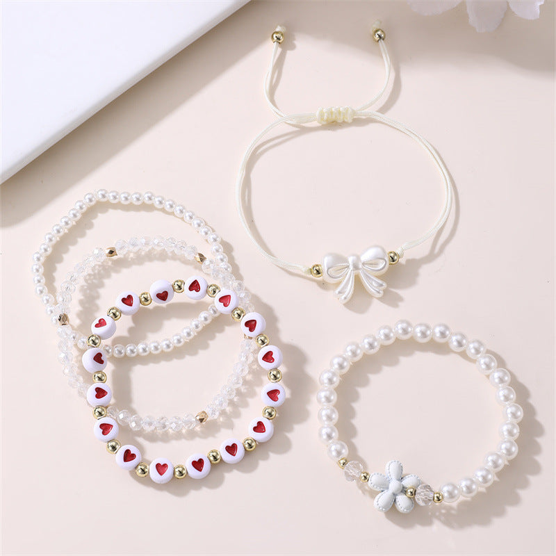 Pulsera bohemia hecha a mano con cuentas para niños, con dijes cuadrados de resina blanca y perlas de alfabeto coloridas