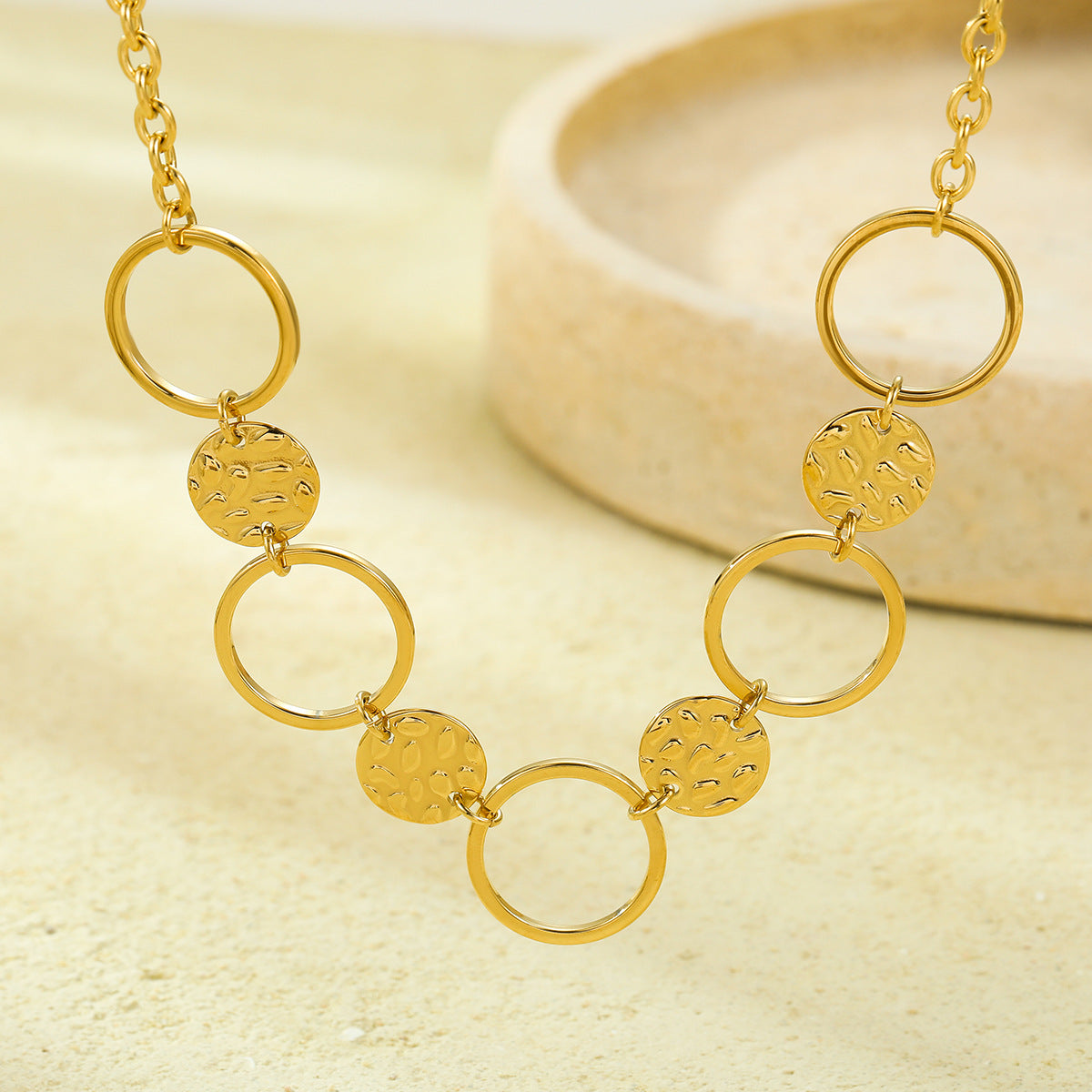 Collar de clavícula de acero inoxidable con textura martillada, redondo, minimalista y a la moda para mujer